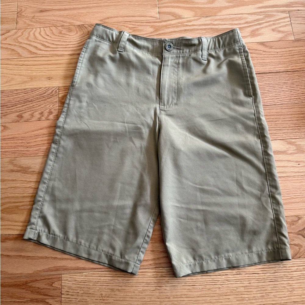 Under Armour khaki golf shorts boys YL